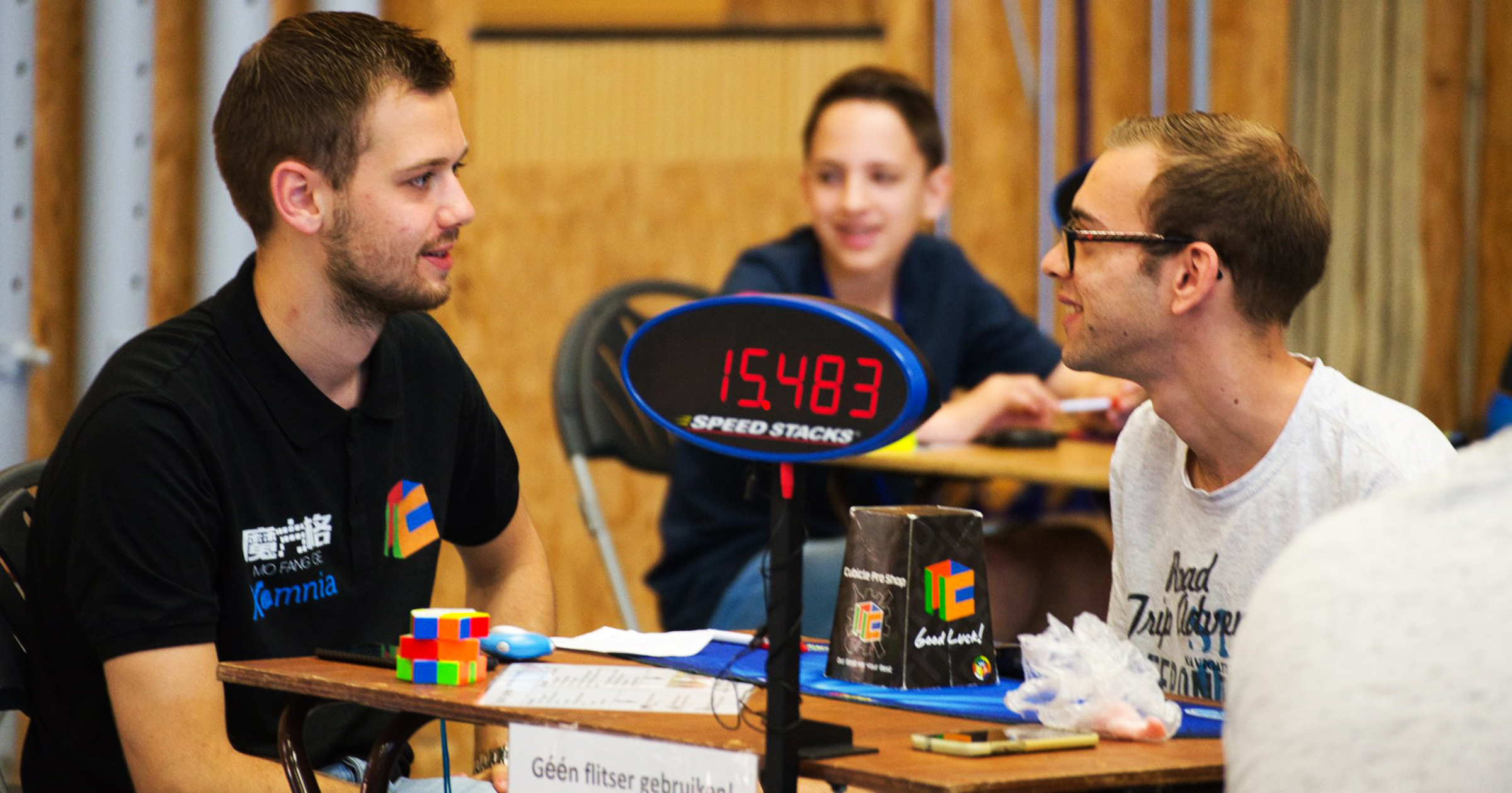 How to compete at a speedcubing competition 